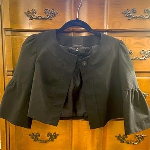 Black cropped suit jacket with bell sleeves 🖤📞